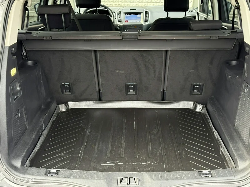Ford S-Max II 10