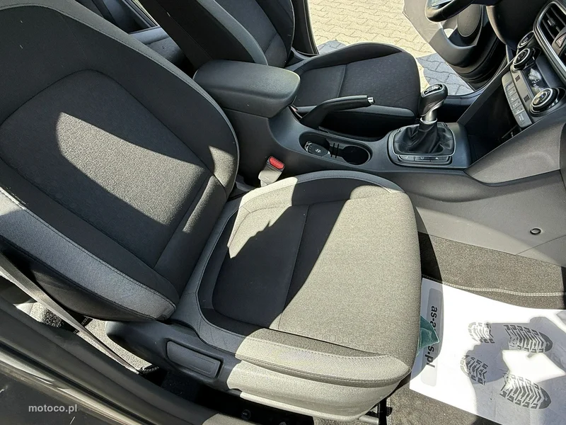 Hyundai KONA 63