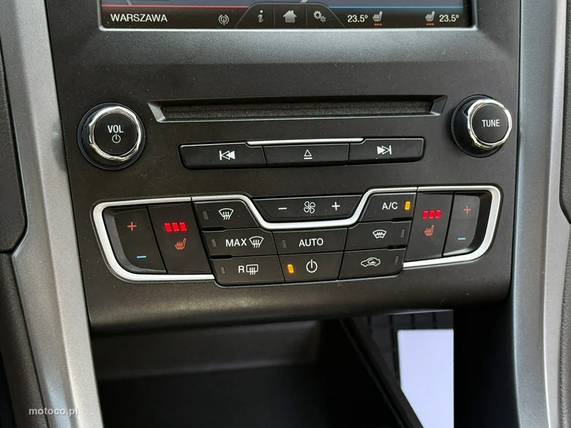Ford Mondeo V 8