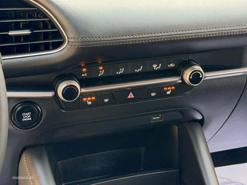 Mazda 3 8