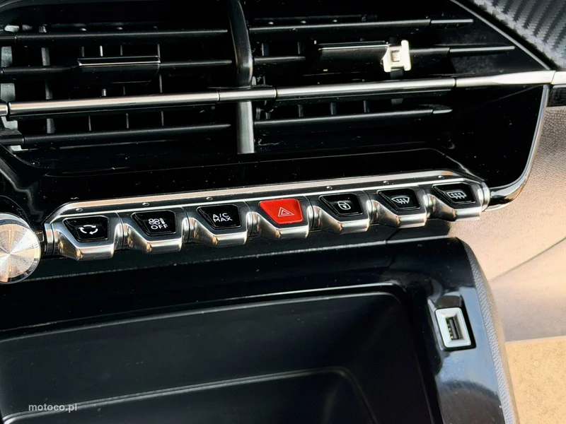 Peugeot 208 13