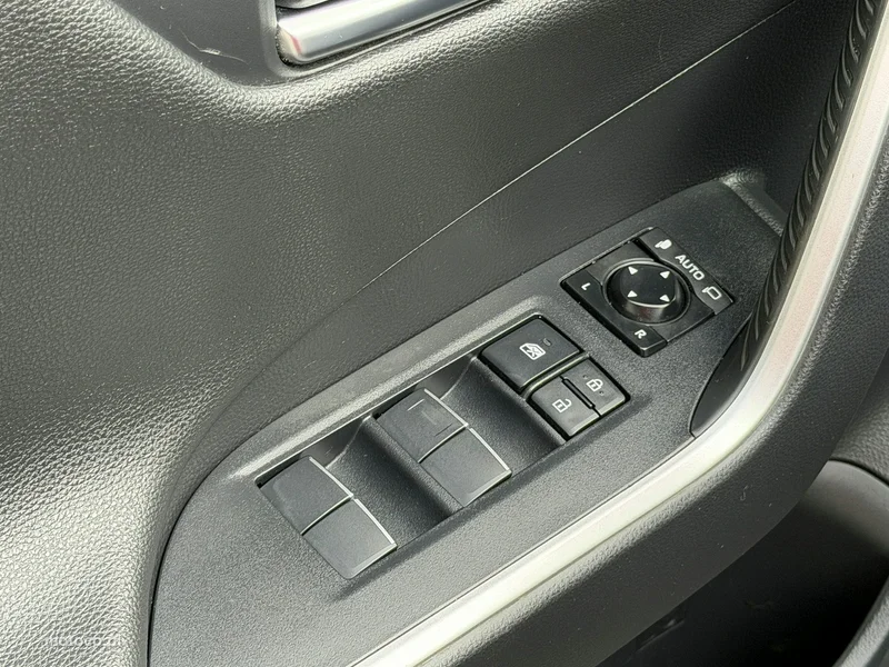 Toyota RAV 4 XA50 16