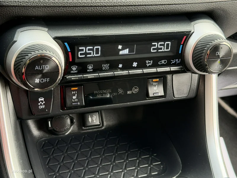 Toyota RAV 4 XA50 8