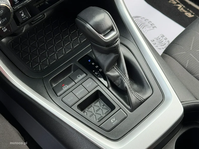 Toyota RAV 4 XA50 9