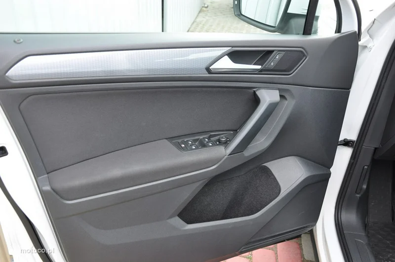 Volkswagen Tiguan AD 10