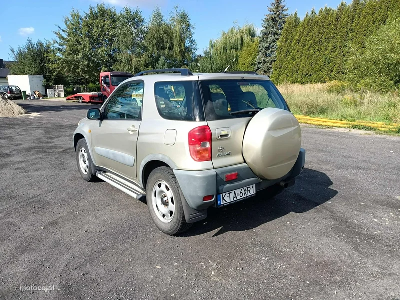Toyota RAV 4 XA20 3