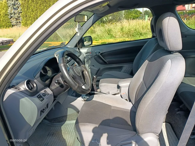 Toyota RAV 4 XA20 5