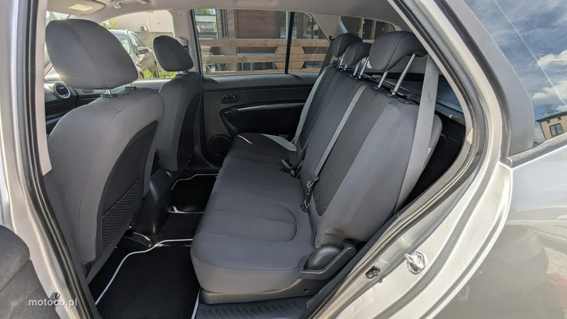 Kia Carens 16