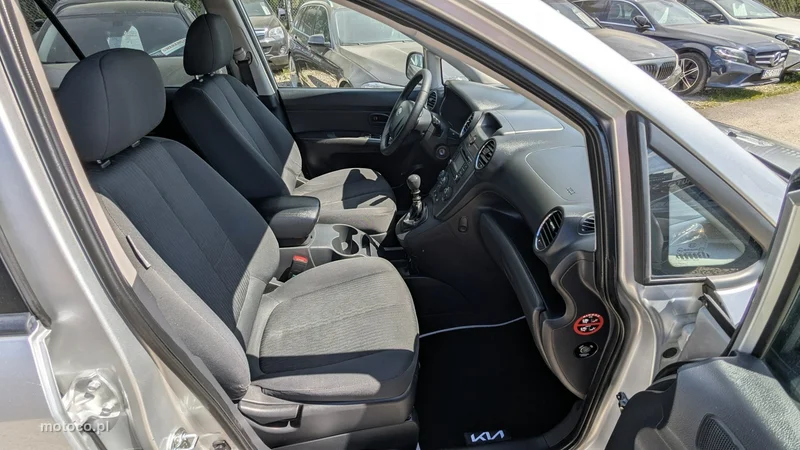 Kia Carens 18