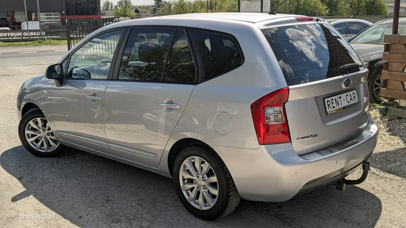 Kia Carens 8