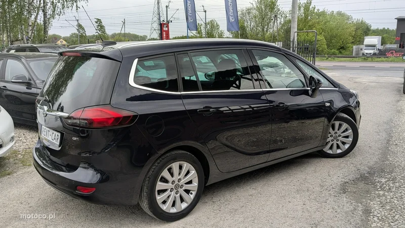 Opel Zafira C Tourer 12