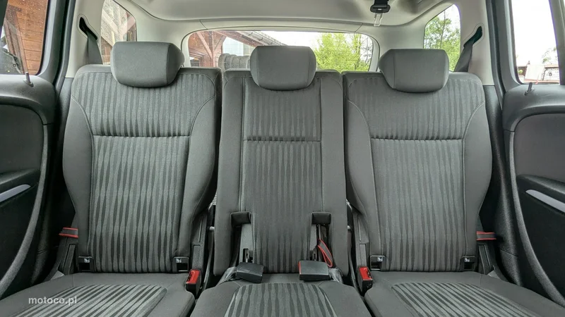 Opel Zafira C Tourer 16