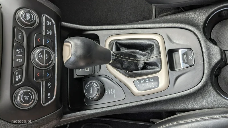Jeep Cherokee 32