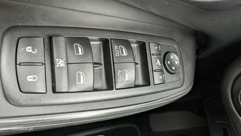 Jeep Cherokee 34
