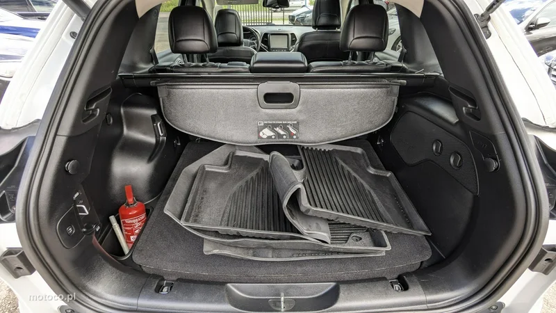 Jeep Cherokee 38
