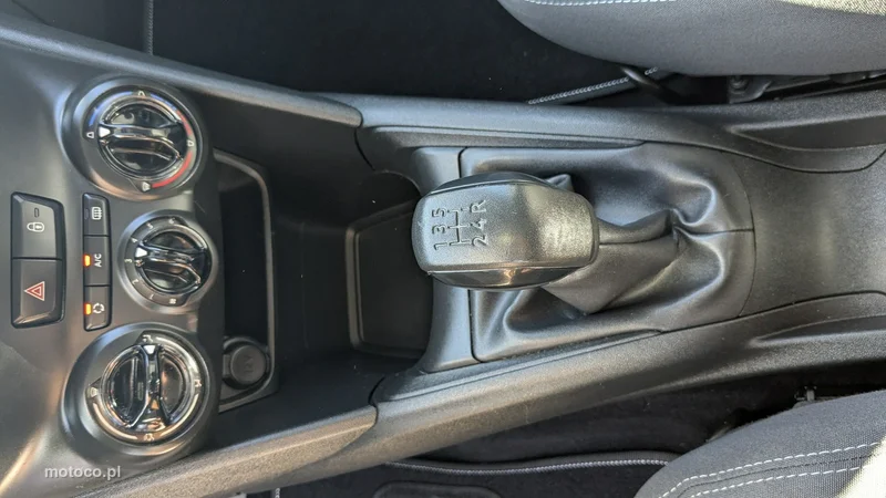 Peugeot 208 25