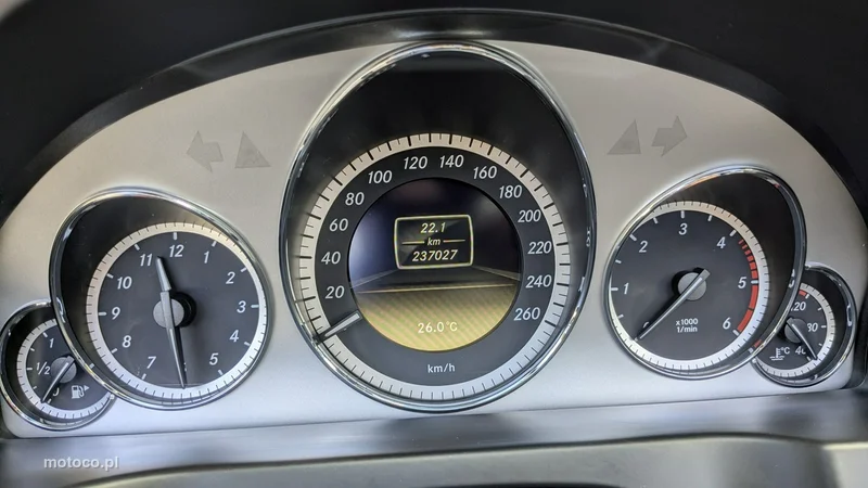 Mercedes-Benz Klasa E W212 E 220 18