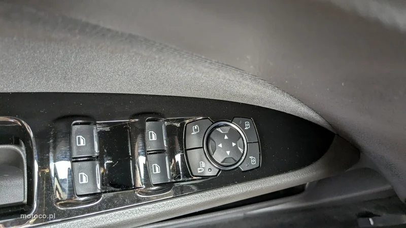 Ford Mondeo V 33