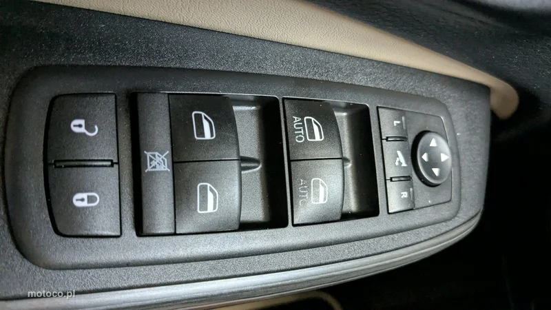 Jeep Cherokee 34