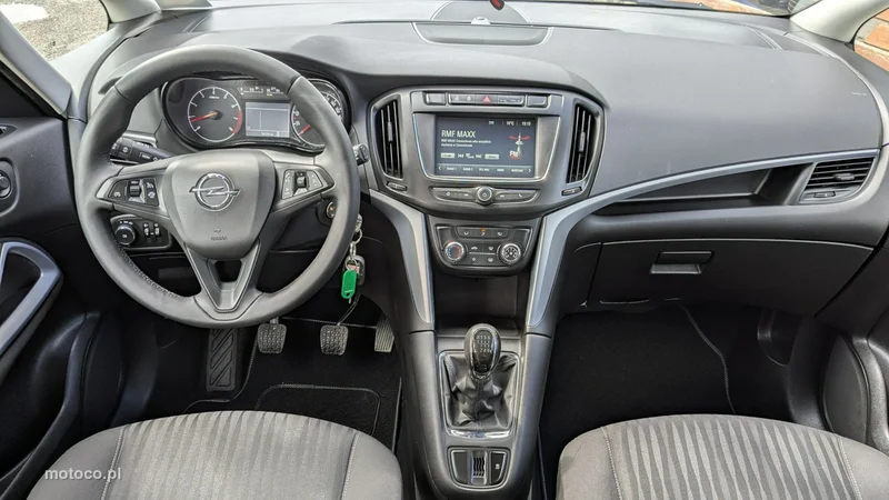 Opel Zafira C Tourer 23