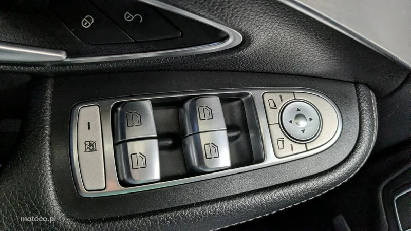 Mercedes-Benz Klasa C W205 C 200 35