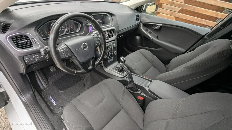 Volvo V40 15