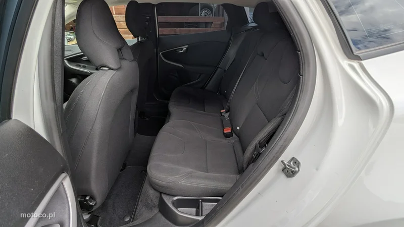 Volvo V40 16