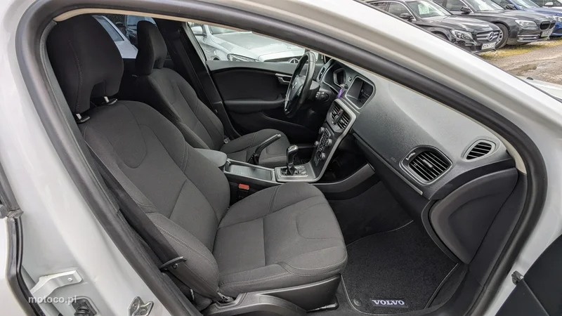 Volvo V40 19