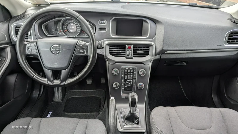 Volvo V40 25