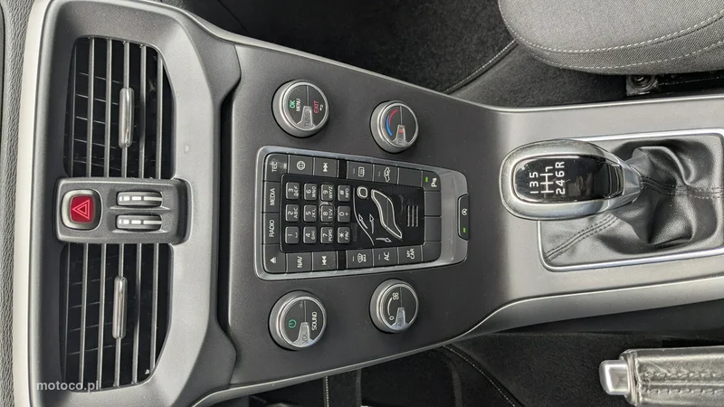 Volvo V40 28