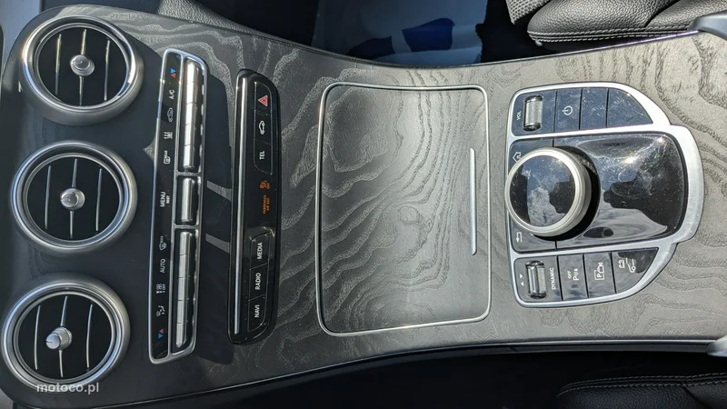 Mercedes-Benz Klasa C W205 C 300 34