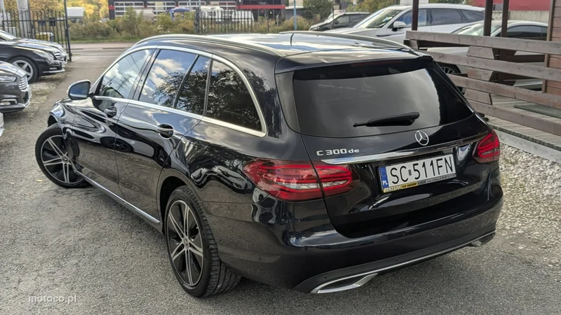 Mercedes-Benz Klasa C W205 C 300 10