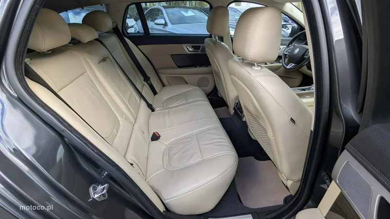 Jaguar XF 19