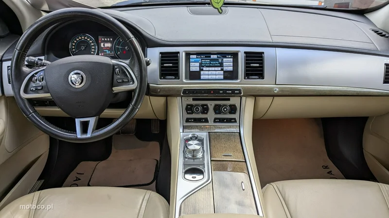 Jaguar XF 27