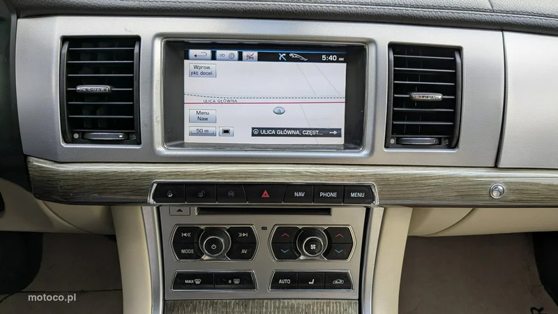 Jaguar XF 28