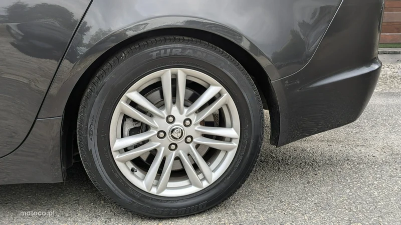 Jaguar XF 39