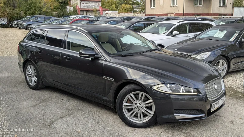 Jaguar XF 8