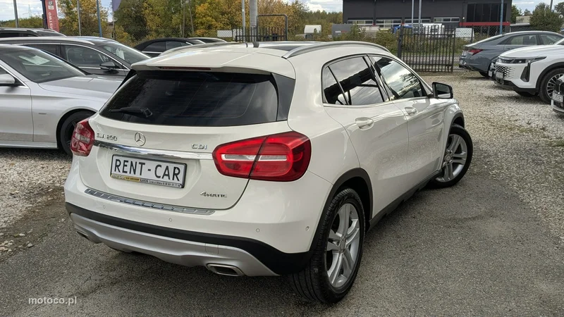 Mercedes-Benz GLA X156 200 12
