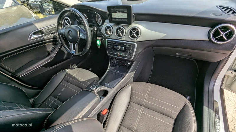 Mercedes-Benz GLA X156 200 20