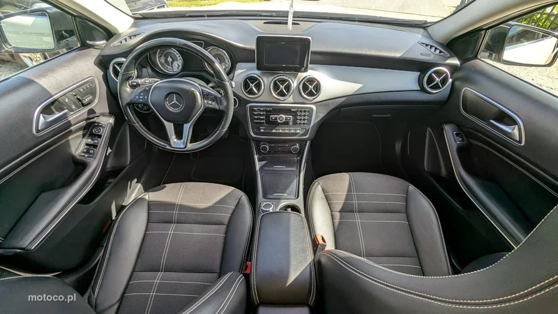 Mercedes-Benz GLA X156 200 21