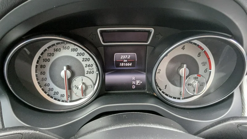 Mercedes-Benz GLA X156 200 23