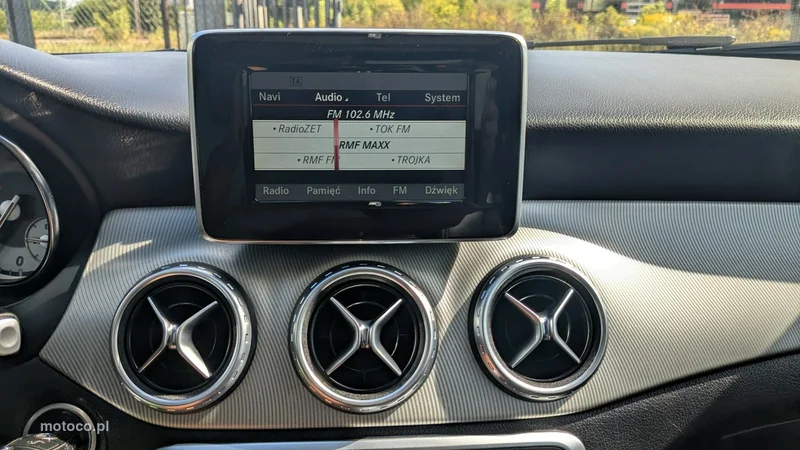 Mercedes-Benz GLA X156 200 27