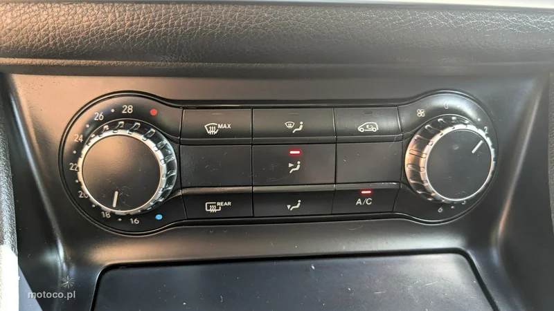 Mercedes-Benz GLA X156 200 29