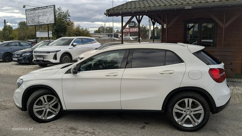 Mercedes-Benz GLA X156 200 4