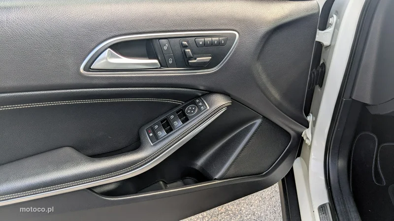 Mercedes-Benz GLA X156 200 33