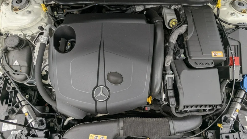 Mercedes-Benz GLA X156 200 40