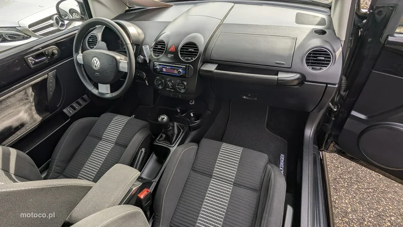 Volkswagen New Beetle 16