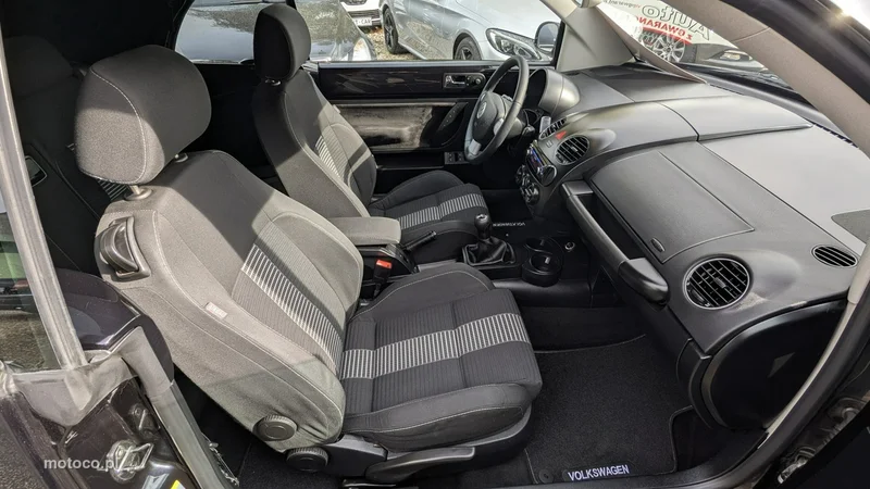 Volkswagen New Beetle 19