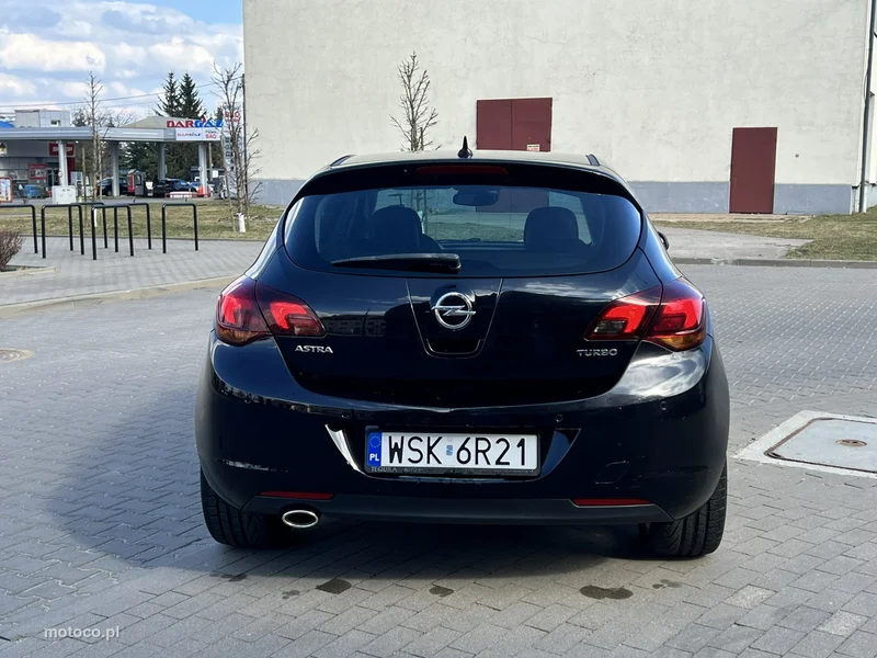Opel Astra J 4