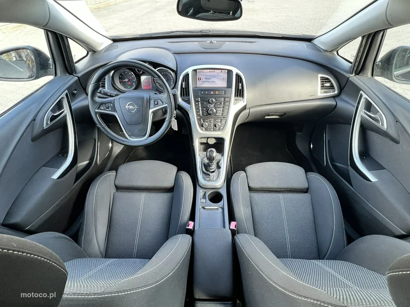 Opel Astra J 8